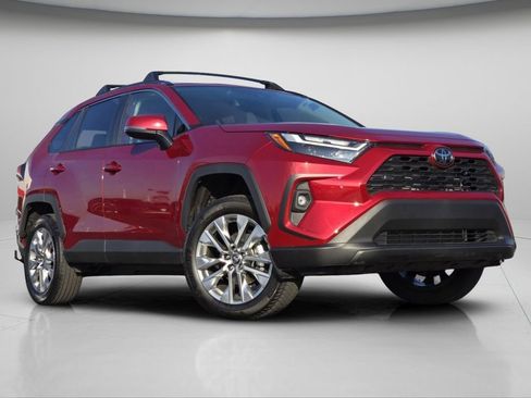 Used 2025 Toyota RAV4 XLE Premium image 2