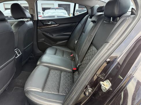 Used 2016 Nissan Maxima Platinum w/ Interior Lighting Package FWD image 21