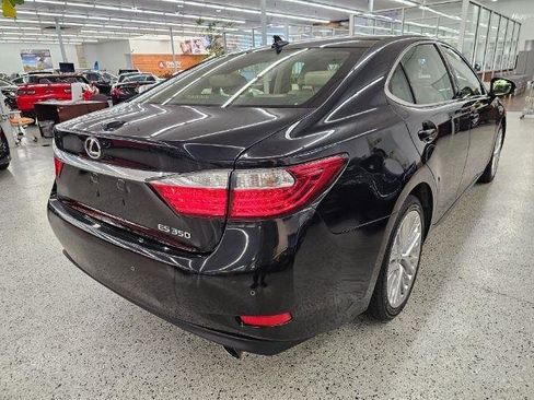 Used 2013 Lexus ES 350 w/ Ultra Luxury Pkg FWD image 4
