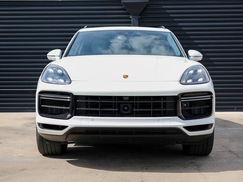 Certified 2022 Porsche Cayenne Turbo image 10