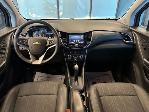 Used 2022 Chevrolet Trax LT w/ Midnight Edition AWD/4WD image 9