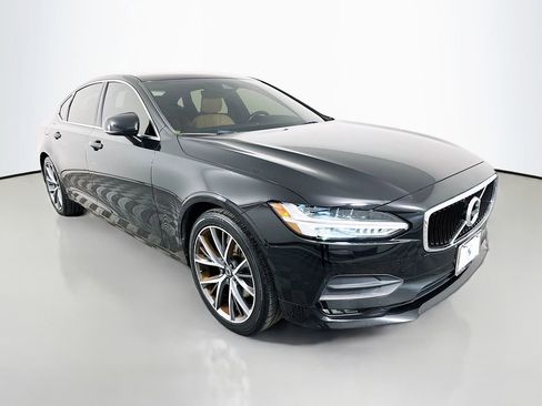 Used 2018 Volvo S90 T5 Momentum w/ Momentum Plus Package FWD image 3