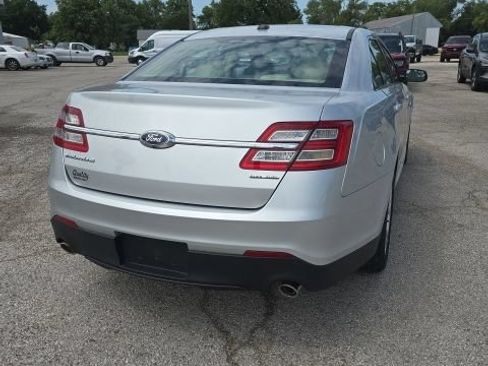 Used 2018 Ford Taurus SE FWD image 4