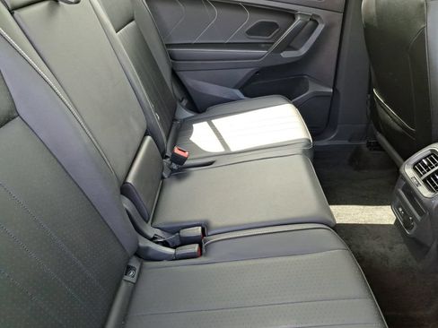 Used 2023 Volkswagen Tiguan SE w/ Panoramic Sunroof Package FWD image 22