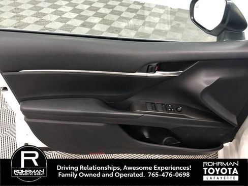 Used 2021 Toyota Camry SE w/ Cold Weather Package image 12