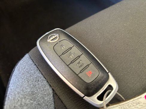 Used 2025 Nissan Versa SV FWD image 21