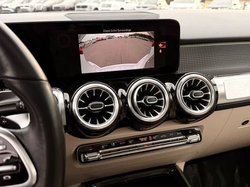 Used 2023 Mercedes-Benz GLB 250 w/ Premium Package image 48