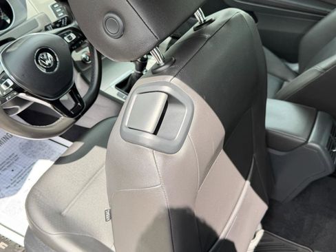 Used 2015 Volkswagen Golf S FWD image 28