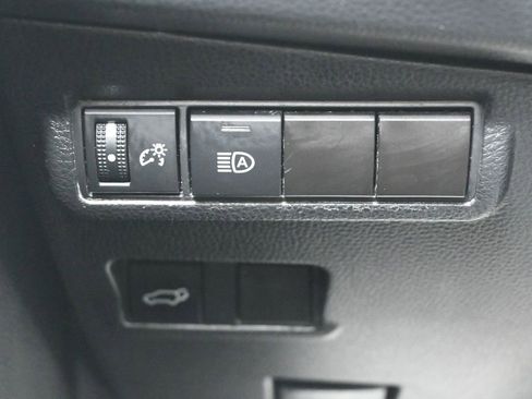 Used 2022 Toyota Corolla Cross XLE w/ Convenience Package image 21