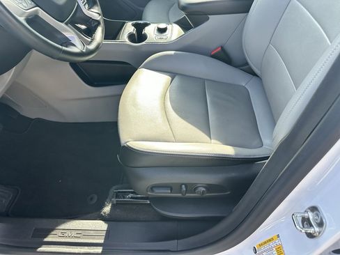 Used 2024 GMC Terrain SLT image 7