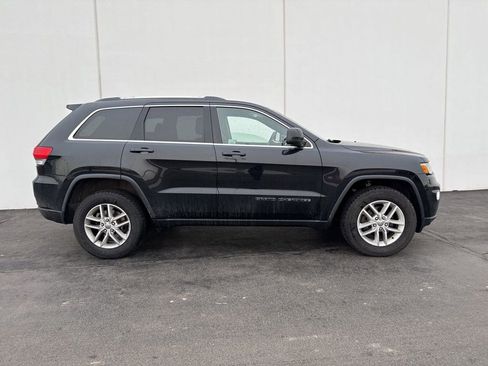 Used 2018 Jeep Grand Cherokee Laredo image 3