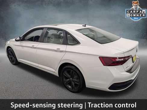 Used 2024 Volkswagen Jetta SE w/ Panoramic Sunroof Package FWD image 7