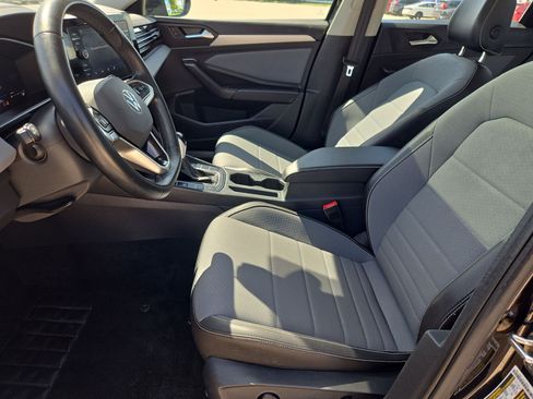 Used 2025 Volkswagen Jetta SE FWD image 16