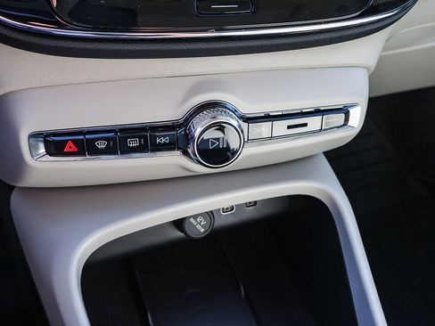 New 2026 Volvo XC40 B5 Plus w/ Protection Package Premier image 38