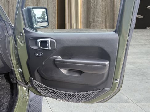 Used 2021 Jeep Gladiator Rubicon w/ Cold Weather Group image 38