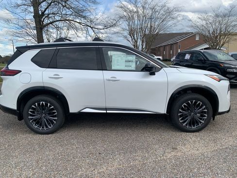 New 2026 Nissan Rogue Platinum image 2