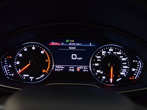 Used 2023 Audi Q5 Premium w/ Convenience Package image 18