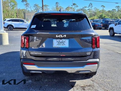 Certified 2025 Kia Sorento S image 19