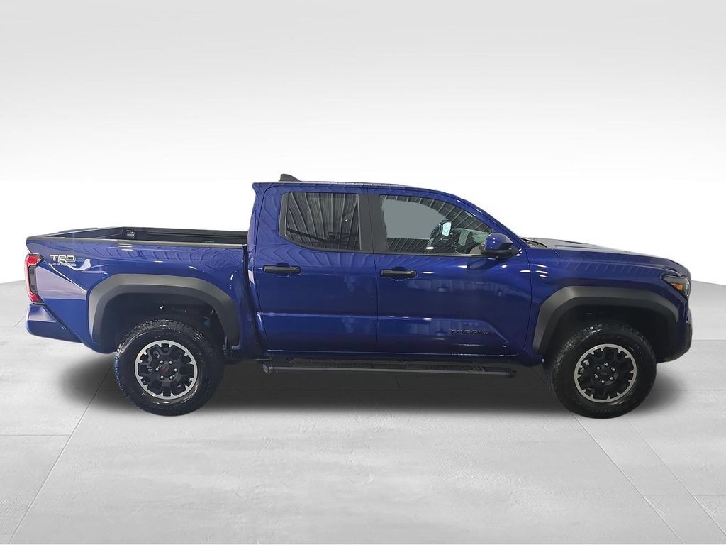 Used 2025 Toyota Tacoma TRD Off-Road AWD/4WD image 7