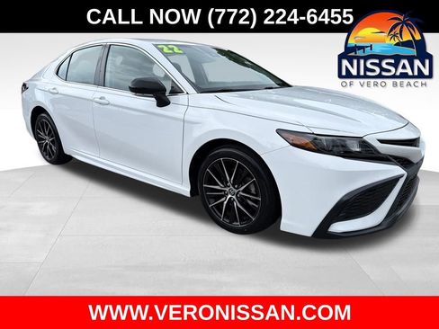 Used 2022 Toyota Camry SE w/ Convenience Package FWD image 1