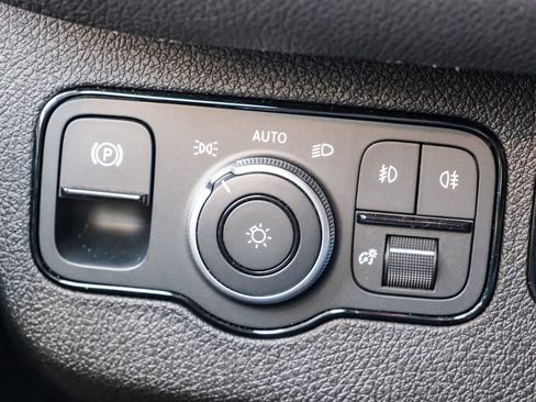 Used 2024 Mercedes-Benz Sprinter 2500 image 31