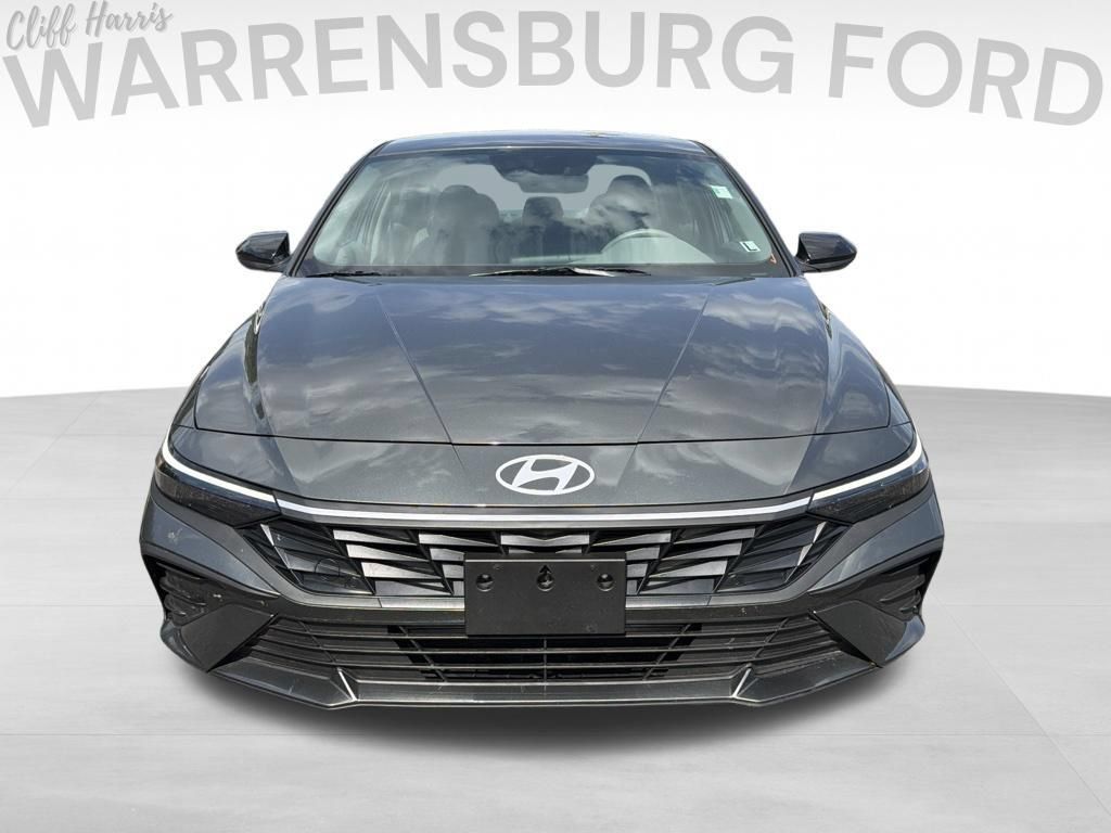 Used 2026 Hyundai Elantra Sport FWD image 2