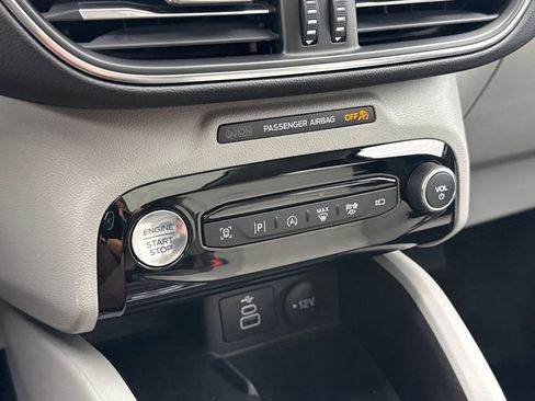 Certified 2025 Ford Escape Platinum w/ Premium Technology Package image 23