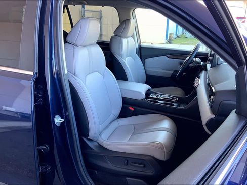 Used 2025 Honda Pilot EX-L image 8