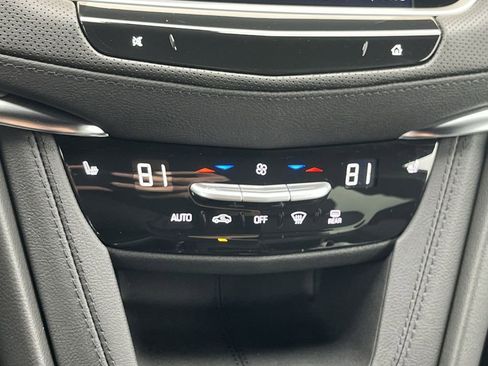 New 2026 Cadillac XT5 Luxury w/ LPO, ONYX Package image 10