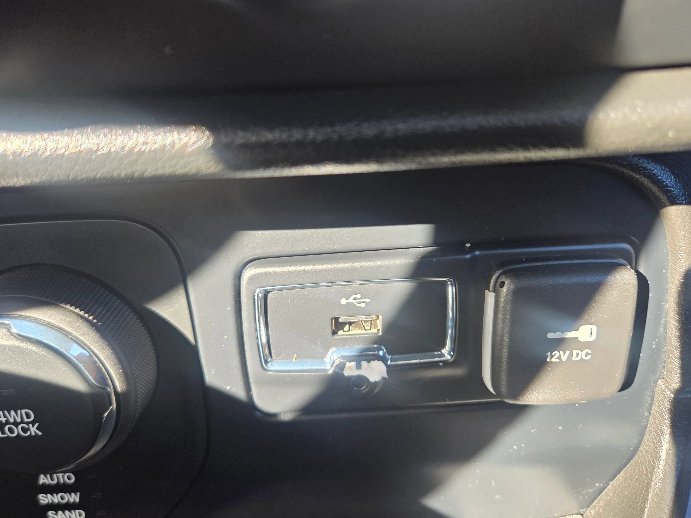 Used 2016 Jeep Renegade Latitude AWD/4WD image 13