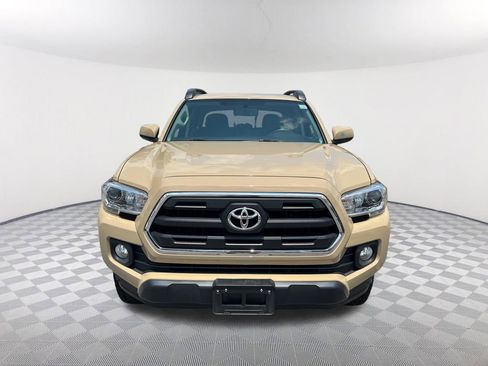 Used 2017 Toyota Tacoma SR5 w/ Tow Package RWD image 2