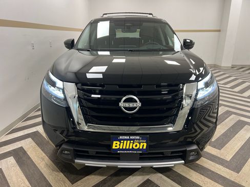 New 2025 Nissan Pathfinder Platinum image 16