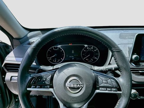 Used 2023 Nissan Altima 2.5 SR FWD image 13