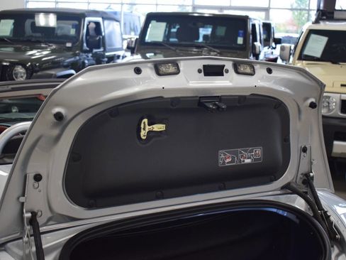 Used 2008 Chrysler Crossfire Limited image 41