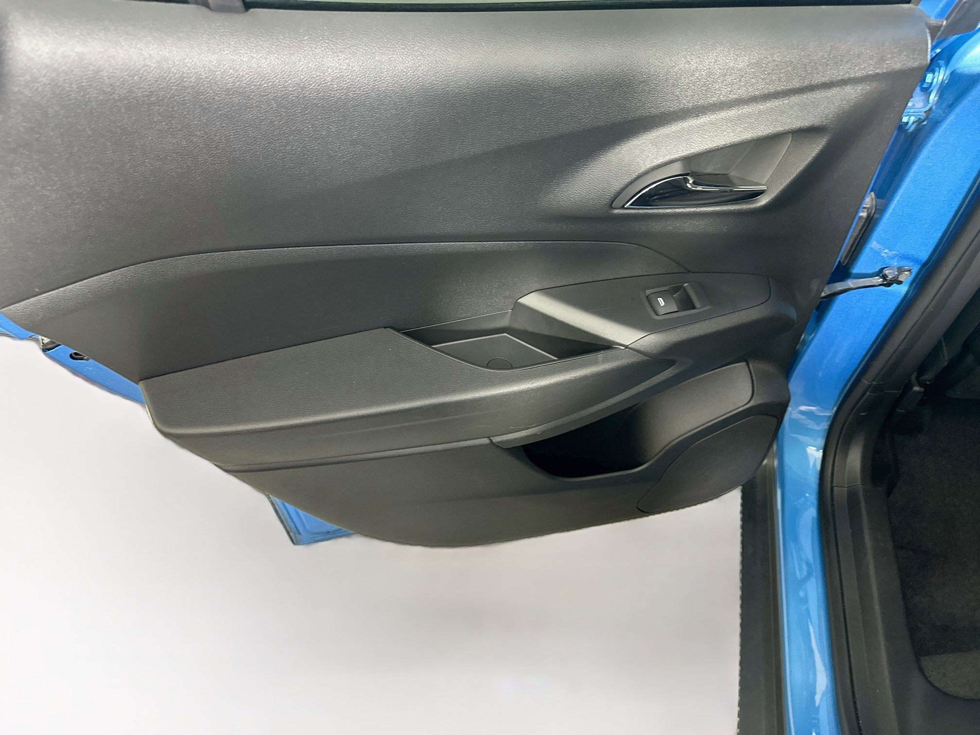 Used 2025 Chevrolet Trax LT FWD image 25
