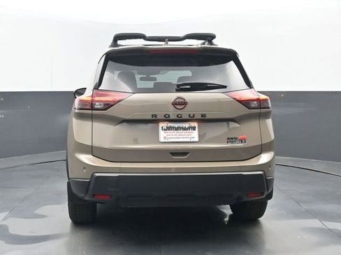 Used 2025 Nissan Rogue SV image 4