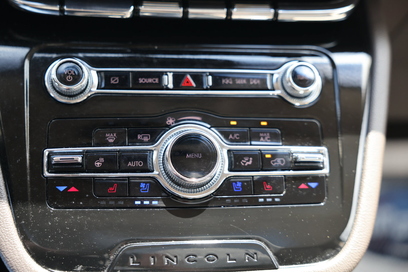 Used 2022 Lincoln Corsair AWD w/ Premium Package image 24