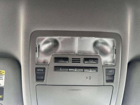 Used 2019 Toyota Highlander XLE AWD/4WD image 35