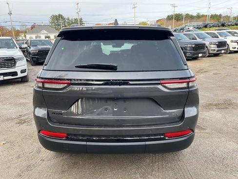 New 2025 Jeep Grand Cherokee Altitude image 6
