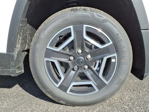 New 2026 Jeep Cherokee Laredo AWD/4WD image 9