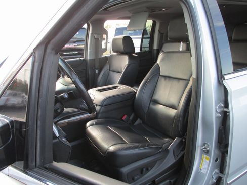 Used 2018 GMC Yukon XL SLT w/ Premium Edition image 19