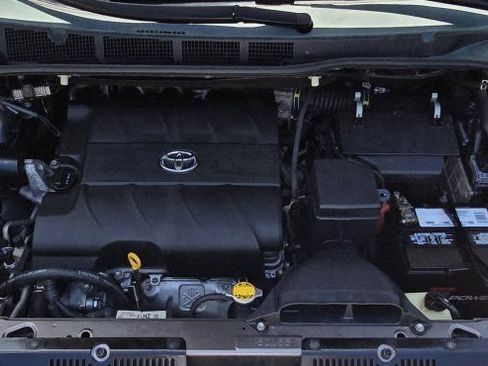 Used 2012 Toyota Sienna LE FWD image 33