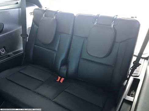Used 2022 Ford Explorer Platinum w/ Equipment Group 601A AWD/4WD image 17