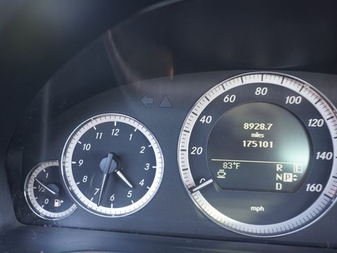 Used 2011 Mercedes-Benz E 350 4MATIC Sedan image 26