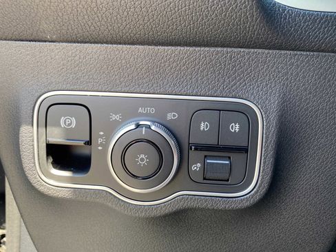 Used 2024 Mercedes-Benz GLB 250 4MATIC image 29