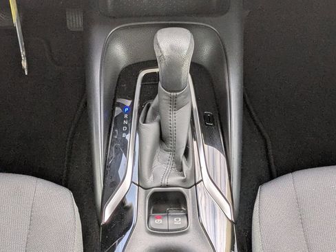 Used 2021 Toyota Corolla LE image 18