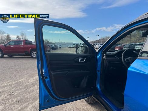 Used 2025 Jeep Compass Trailhawk image 17