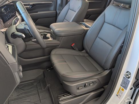 Used 2026 Chevrolet Suburban RST w/ Comfort Package AWD/4WD image 17