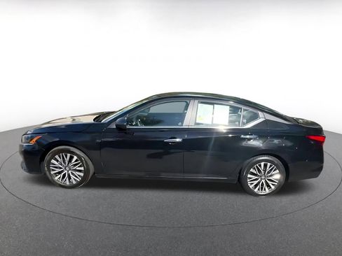 Used 2025 Nissan Altima 2.5 SV image 9