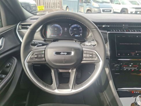 Used 2025 Jeep Grand Cherokee L Altitude image 10